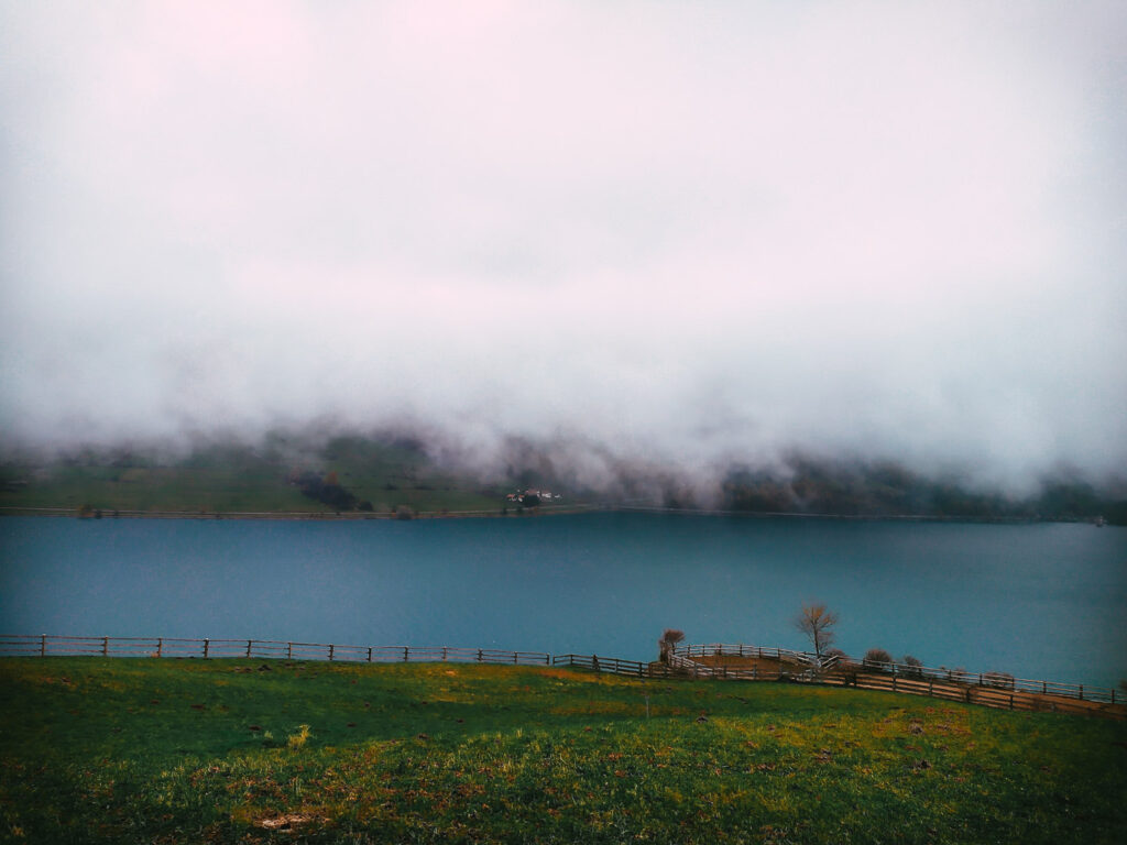 Lago di Resia autunno