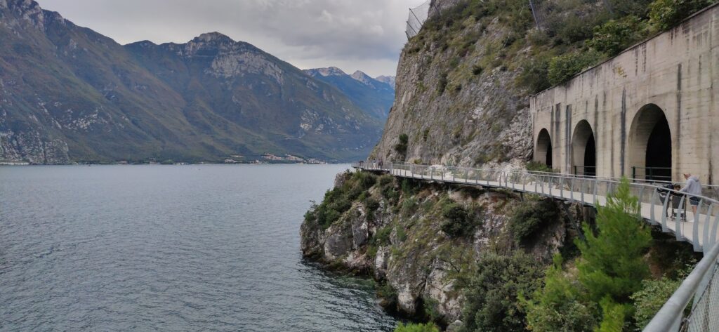 Ciclabile di Limone sul Garda.