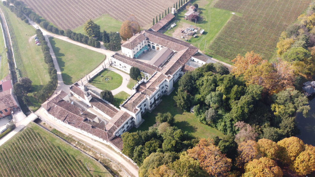 Villa Mosconi Bertani dall'alto
